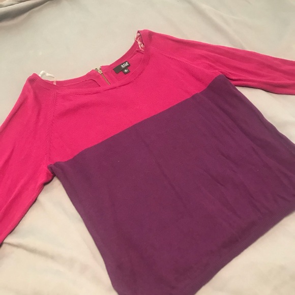 Sweater - Picture 1 of 2